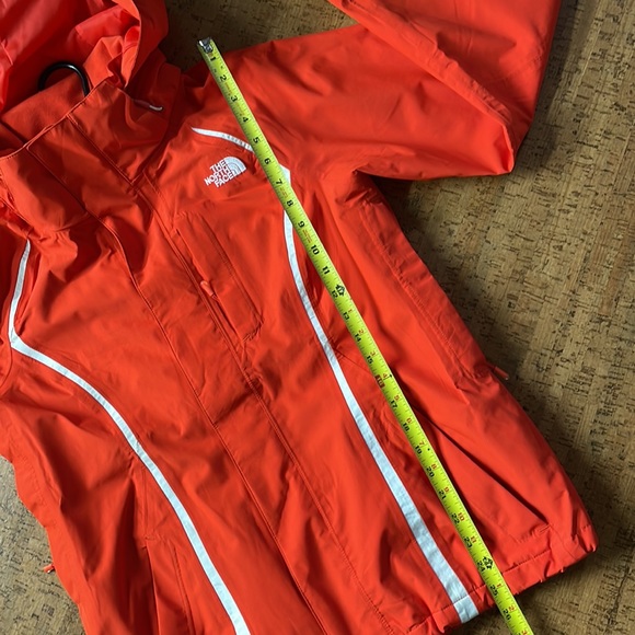 The North Face outer layer jacket (only) from tri-climate - Picture 3 of 10